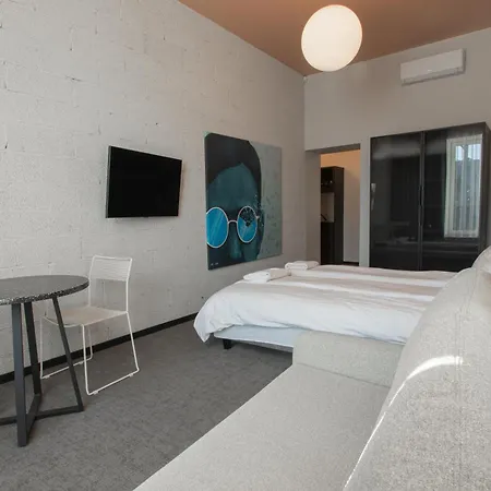 Resume Aparthotel 3*